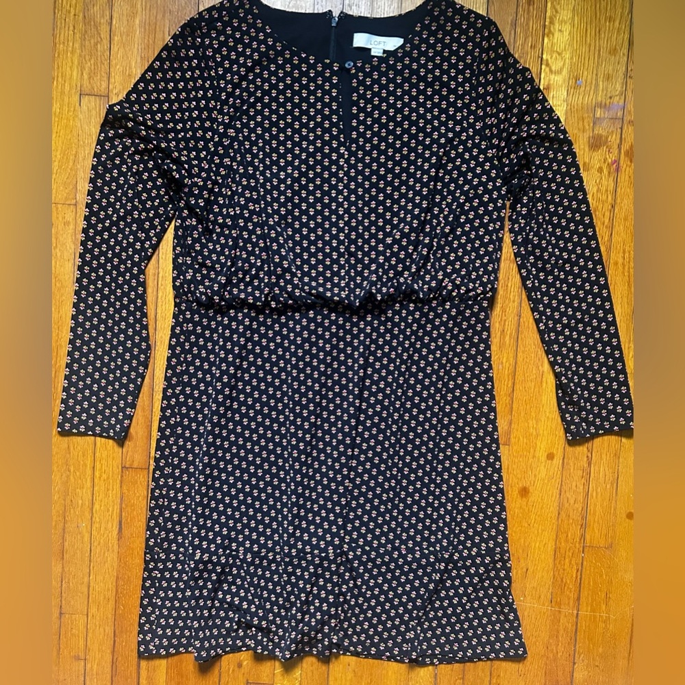 LOFT Black Floral Print Shift Dress - Size 12P - NWOT - Picture 2 of 2